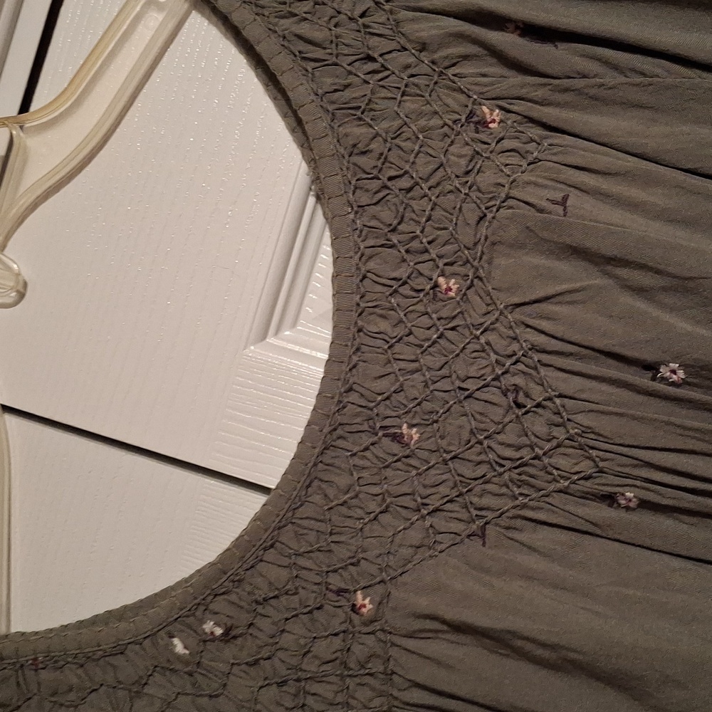 Old Navy Olive Green Top with Embroidery - Picture 2 of 6